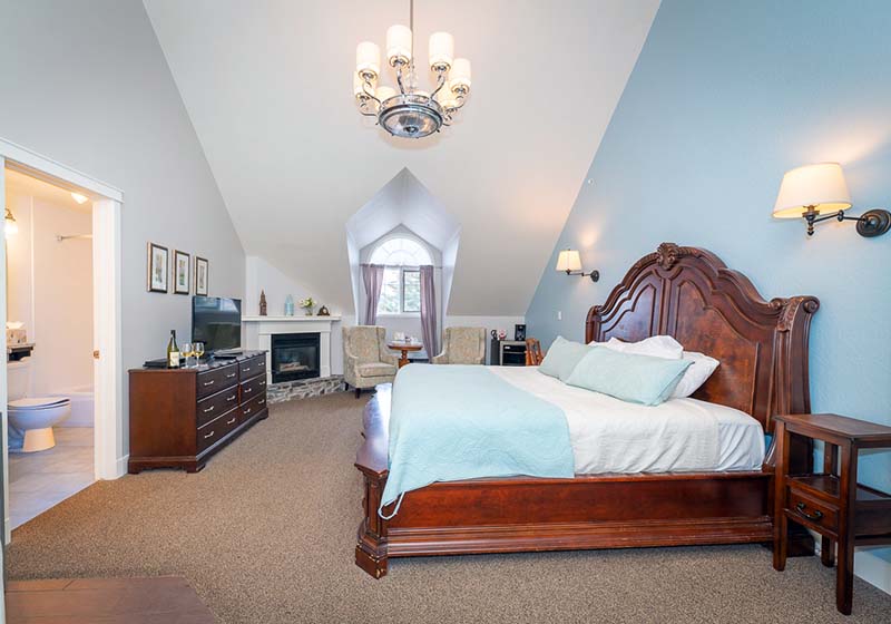 One of our beautiful living rooms and clawfoot soaker tubs in one of our Regency + Suites.