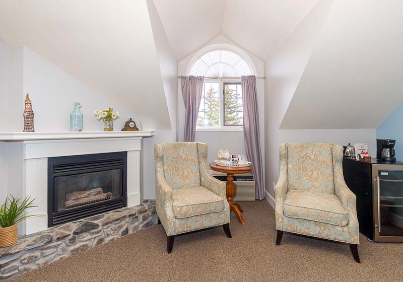 One of our beautiful living rooms and clawfoot soaker tubs in one of our Regency + Suites.